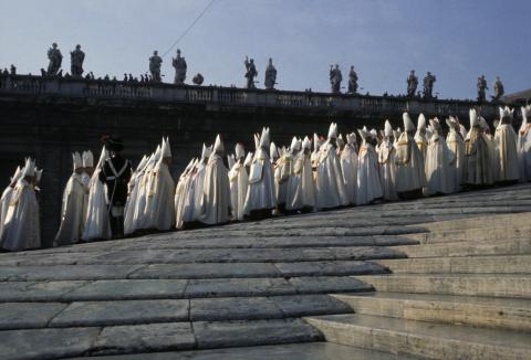 La procession d'entrée des pères conci- liaires lors de l'ouverture de la première session du concile Vatican II, le 11 octobre 1962, à Rome. Photo: Berhnard MOOSBRUGGER / Gamma-Rapho via Getty Images